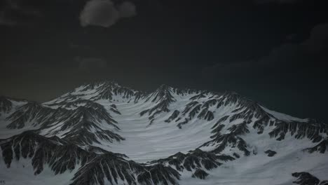 Montañas-En-El-Cielo-Nublado-De-La-Tarde